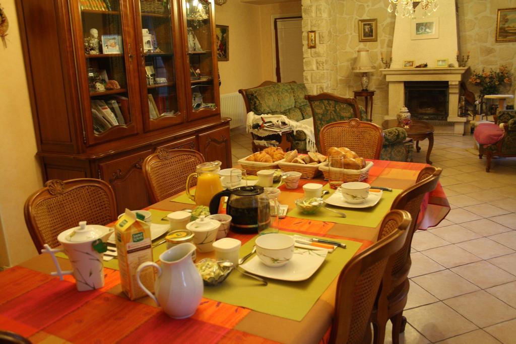 Chambre D'Hotes Les Chenes Chaptelat Esterno foto