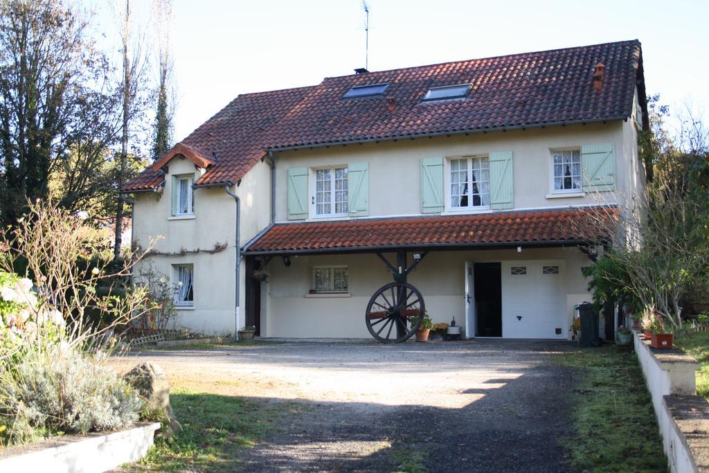 Chambre D'Hotes Les Chenes Chaptelat Esterno foto